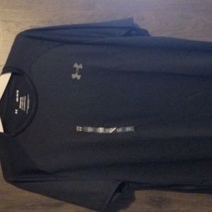Men's Under Armour black t shirt size M